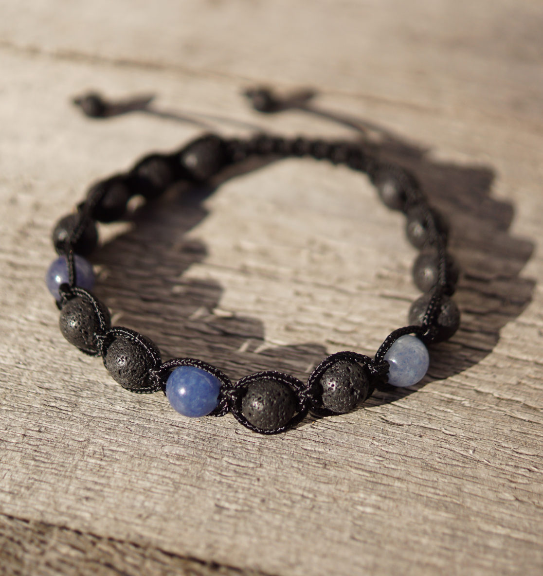 Das Aventurin Lava Armband ist ein maritimes Armband fürs Meer mit echten Aventurin Edelsteinen. Maritime Armbänder und maritimen Schmuck hier bestellen!