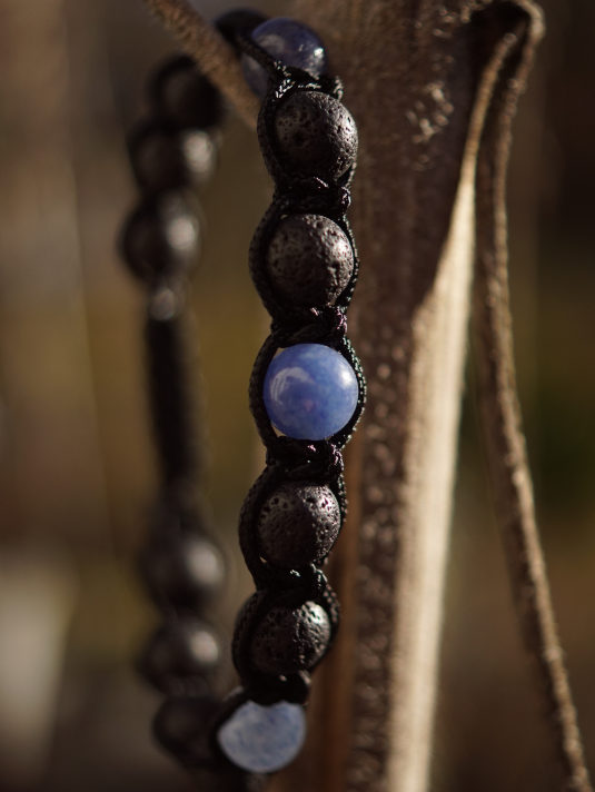 Das Aventurin Lava Armband ist ein maritimes Armband fürs Meer mit echten Aventurin Edelsteinen. Maritime Armbänder und maritimen Schmuck hier bestellen!