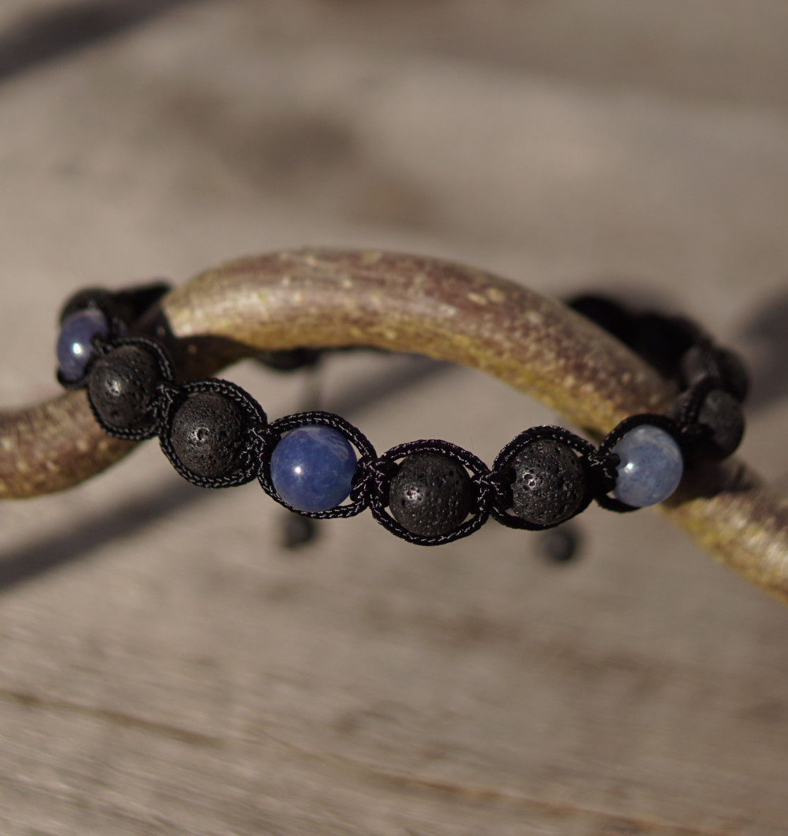 Das Aventurin Lava Armband ist ein maritimes Armband fürs Meer mit echten Aventurin Edelsteinen. Maritime Armbänder und maritimen Schmuck hier bestellen!