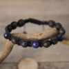 Das Lapislazuli Lava Armband ist ein maritimes Armband fürs Meer mit echten dunkelblauen Lapislazuli Edelsteinen. Maritime Armbänder und maritimen Schmuck als Meeresschutzarmband!