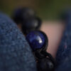 Das Lapislazuli Lava Armband ist ein maritimes Armband fürs Meer mit echten dunkelblauen Lapislazuli Edelsteinen. Maritime Armbänder und maritimen Schmuck als Meeresschutzarmband!