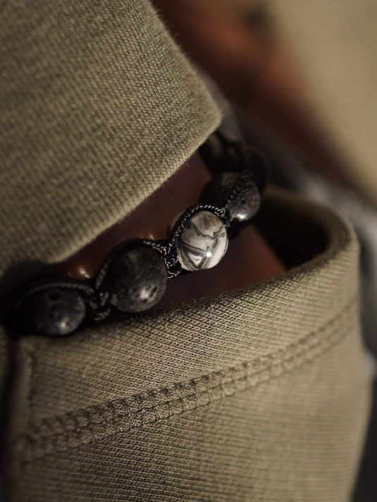 Das Picasso Jaspis Armband fürs Meer mit Picasso Jaspis Perlen und Lavasteinen ist ein maritimes Armband fürs Meer und die Küste. Shamballa Armbänder und Meeresschutz Armbänder hier bestellen!