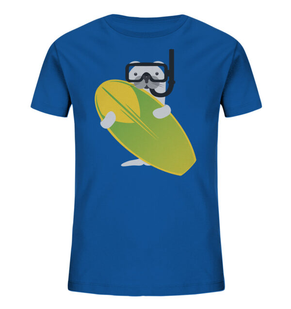 Bedrucktes Bio Surfer Kinder T-Shirt: das blaue Surfender Seehund Kinder T-Shirt wird nachhaltig bedruckt. Ein nachhalitges Kinder T-Shirt mit Seehund Aufdruck.