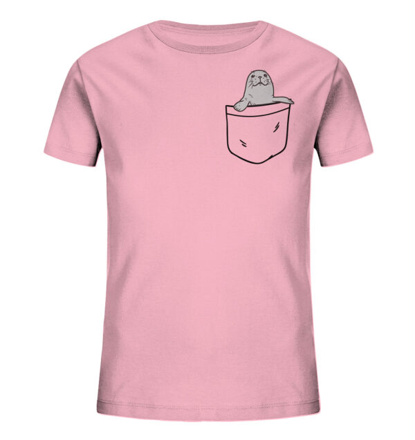 Bedrucktes Bio Kinder T-Shirt mit Seehund Motiv: das pinke Seehund in Tasche Kinder T-Shirt wird nachhaltig bedruckt. Ein tolles T-Shirt - ideal als Geschenk für Kinder.