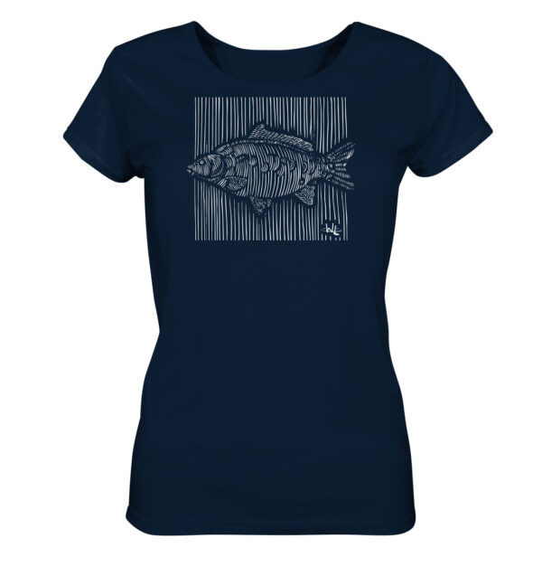 Navyblaues Carp Dimension T-Shirt für Anglerinnen aus bester Bio-Baumwolle nachhaltig bedruckt. Tolles Geschenk für Angler hier bestellen.