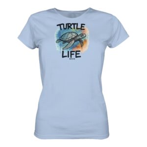 Ein maritimes Geschenk für alle die das Meer und die Natur lieben: Turtle Life Meeresschildkröte Damen T-Shirt für Meeresfreunde aus Bio-Baumwolle in hellblau. Ein Meeresschutz T-Shirt für Meeresschildkröten.