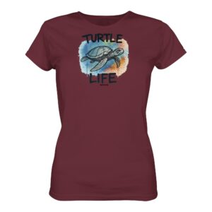 Ein maritimes Geschenk für alle die das Meer und die Natur lieben: Turtle Life Meeresschildkröte Damen T-Shirt für Meeresfreunde aus Bio-Baumwolle in burgundrot. Ein Meeresschutz T-Shirt für Meeresschildkröten.