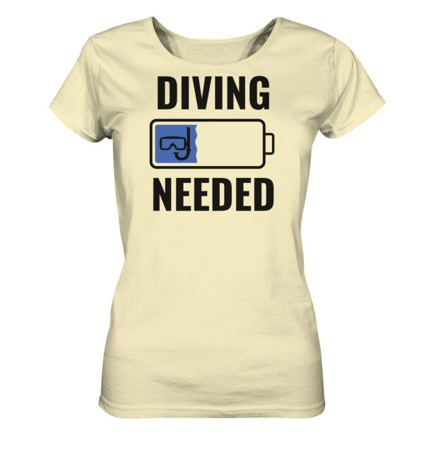 Lustiges butterfarbenes Damen T-Shirt für Taucher mit diving needed Aufdruck. Ein tolles Geschenk für Taucherinnen!