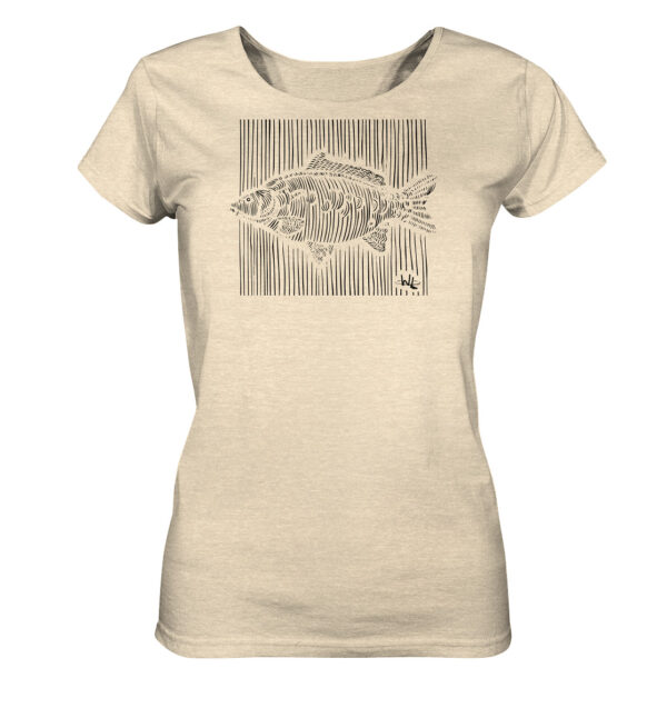 Naturweißes Carp Dimension T-Shirt für Anglerinnen aus bester Bio-Baumwolle nachhaltig bedruckt. Tolles Geschenk für Angler hier bestellen.