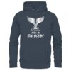Free as the ocean Hoodie in india ink grey aus bester Bio Baumwolle. Jeder verkaufte Wal Hoodie unterstützt Naturschutzprojekte. Besondere Wal Hoodies für Walfreunde und für Walschützer.