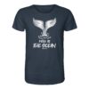 Free as the ocean T-Shirt in tintengrau aus bester Bio Baumwolle. Jedes verkaufte Wal T-Shirt unterstützt Naturschutzprojekte. Besondere Wal Shirts für Walfreunde und für Walschützer.
